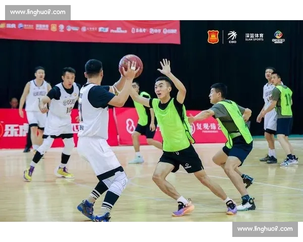 NBA直播官方网站：实时更新赛事数据和精彩比赛直播，尽享篮球盛宴